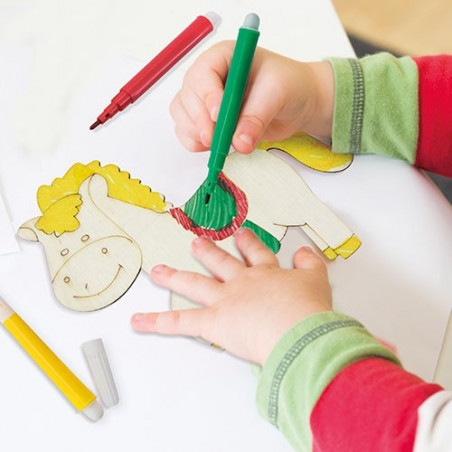 Figurines en bois à colorier avec des feutres dans un sachet avec adhésif personnalisé pour les détails