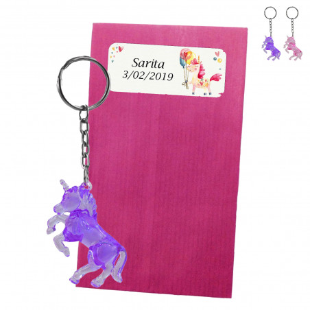 Porte clés licorne dans enveloppe kraft rose avec sticker assorti personnalisable