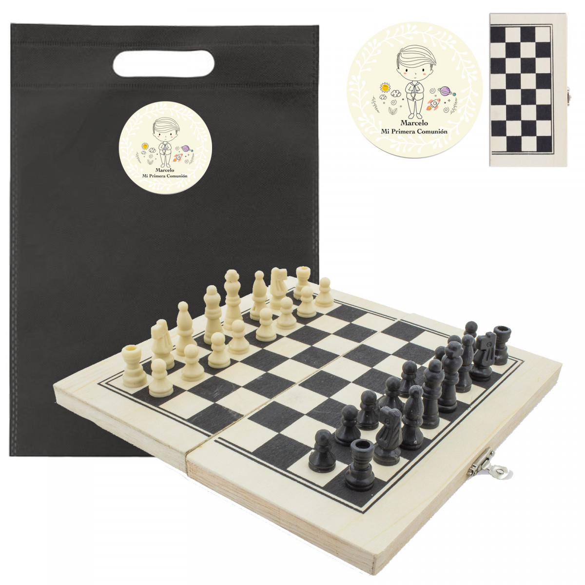 échecs pliants en bois dans un sac en tissu noir avec autocollant de communion