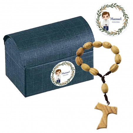 Chapelet avec croix tau en bois dans un coffre personnalisé pour la communion des enfants