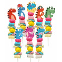 Brochette de bonbons dinosaure et porte-clés assorti dans un sachet orange avec autocollant d'anniversaire personnalisable